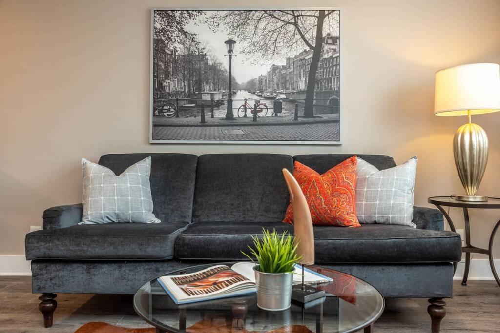 Apartment Heart Of Downtown 2Bd 1Free Parking View! Lm1008